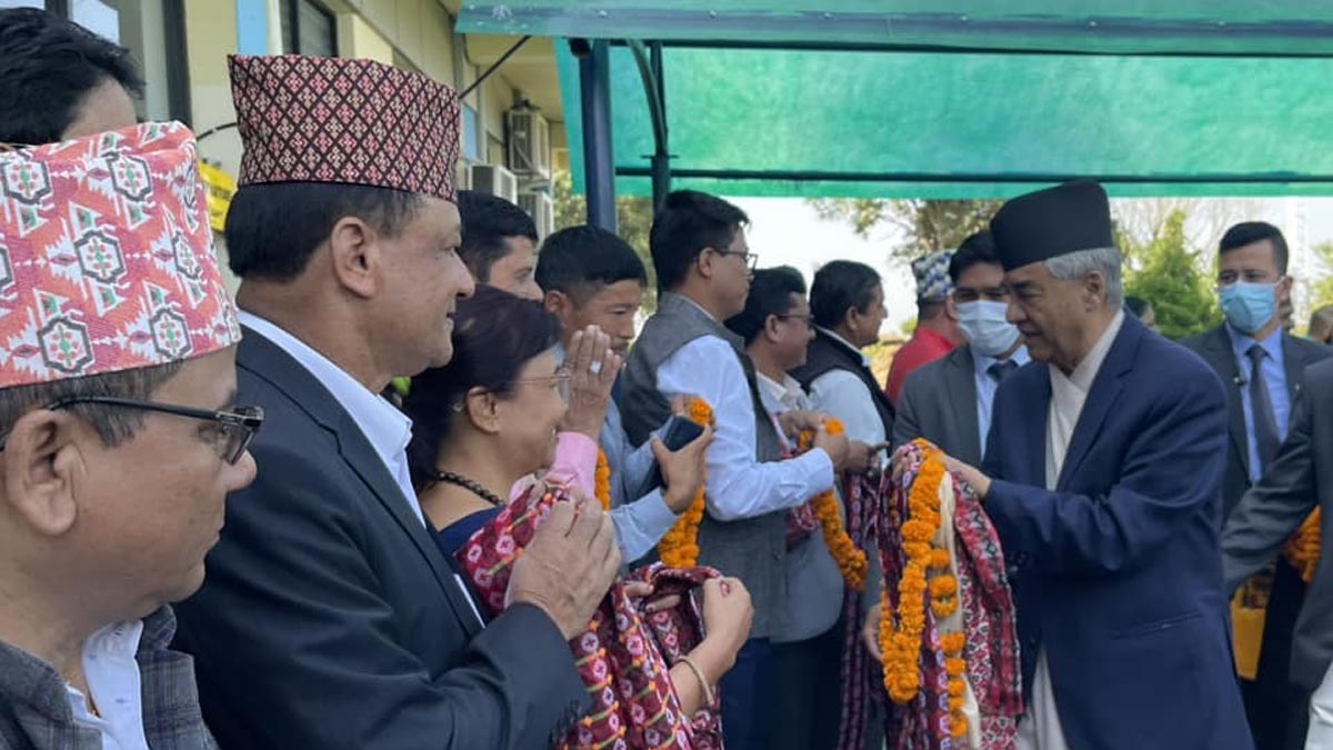 धनगढी पुगे प्रधानमन्त्री देउवा 